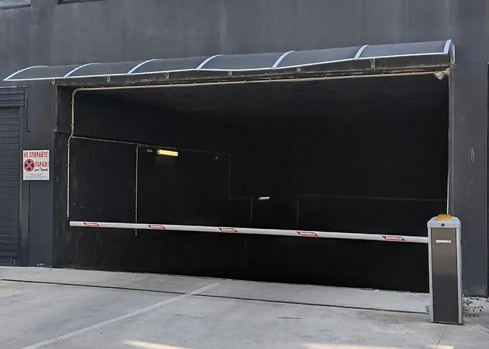 Lux 1 With Free Parking *