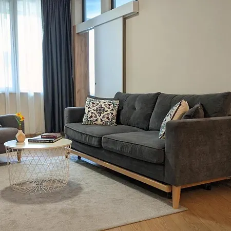 Lux 1 With Free Parking