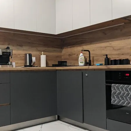 Lux 1 With Free Parking Apartment